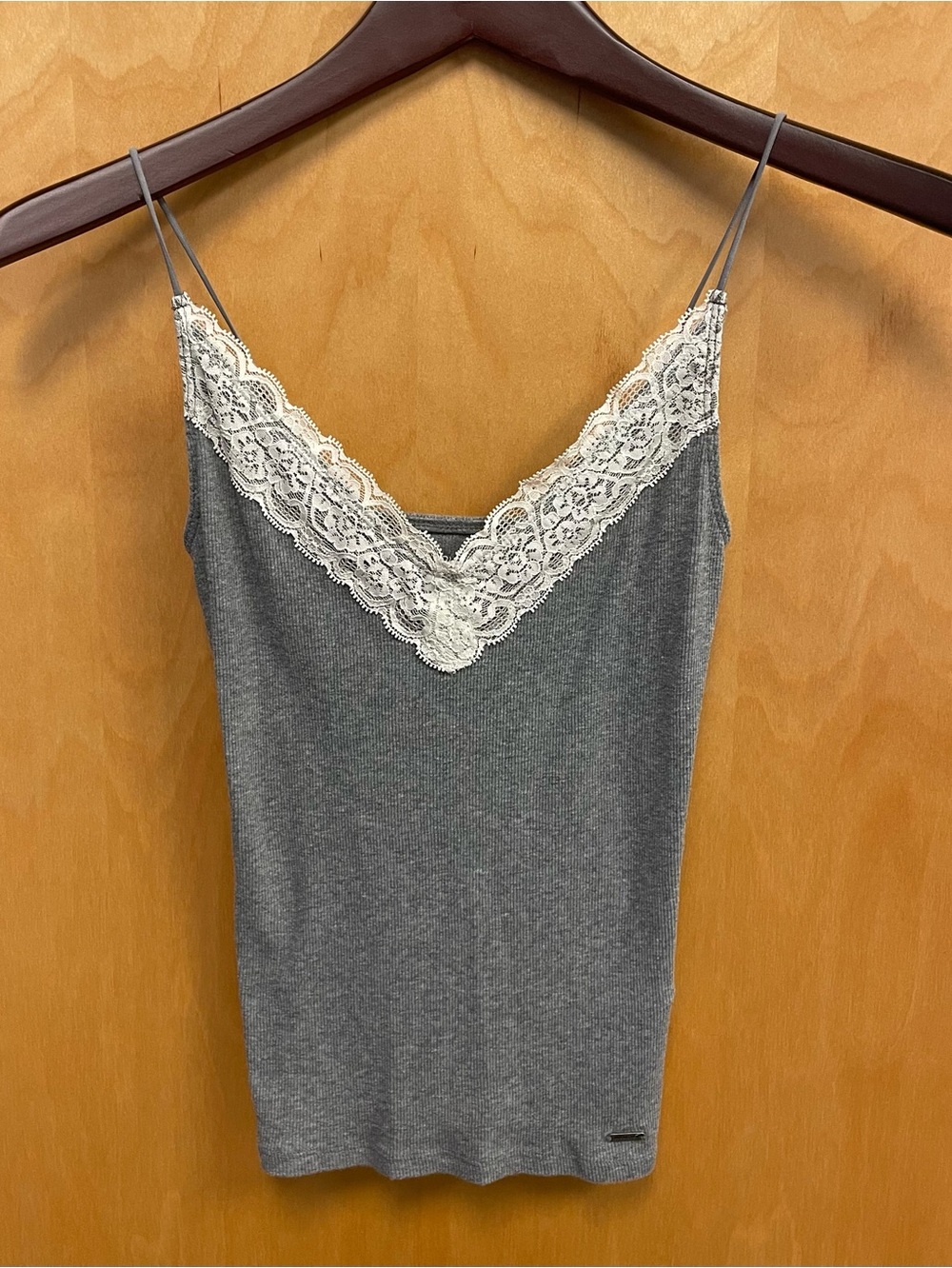 Hollister Lace Trim Rib Cami – Size XS – Heather Grey